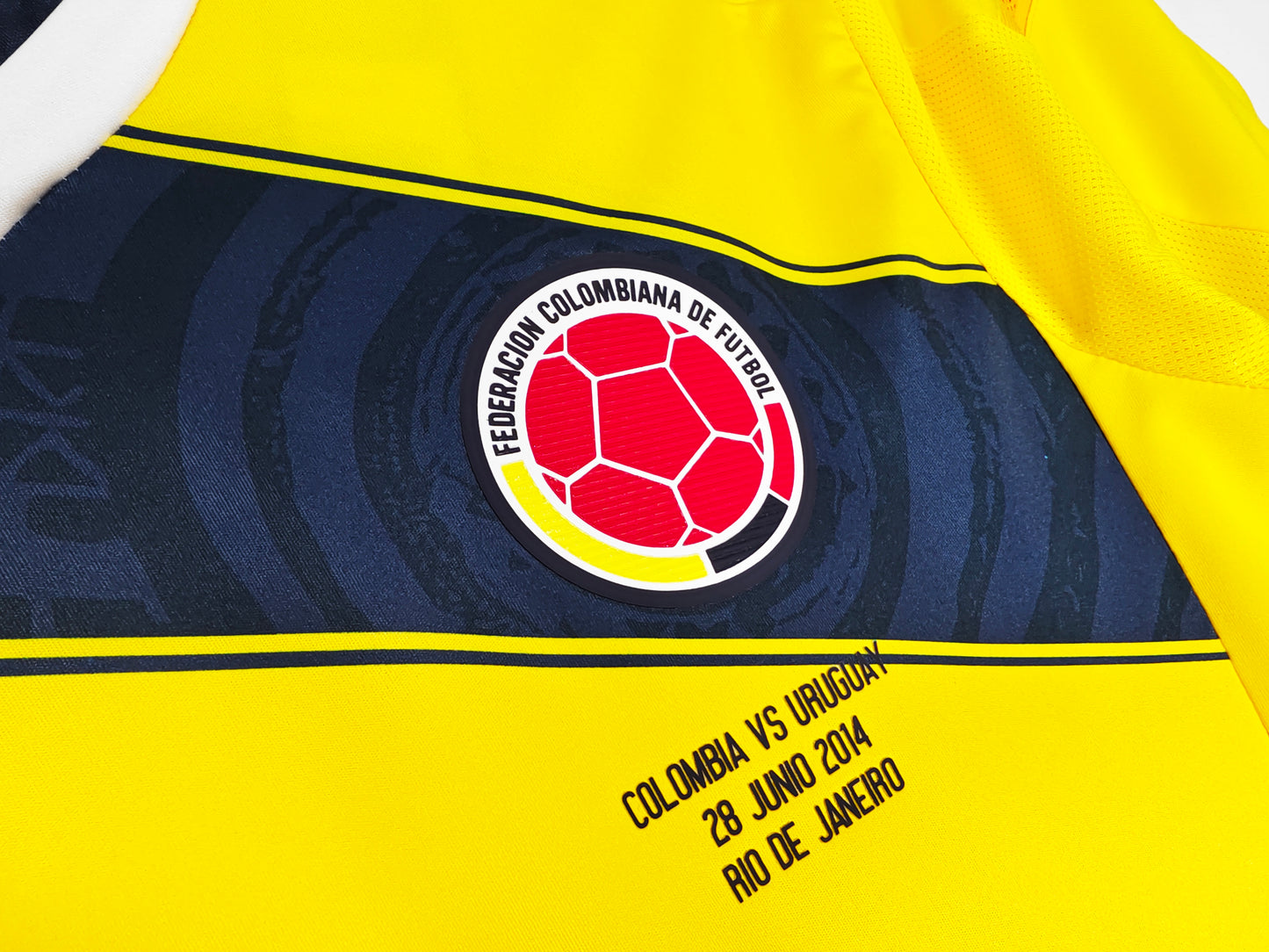 Camisola Principal Colômbia 2014